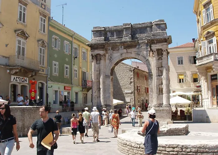 Smaila Πανσιόν 3*