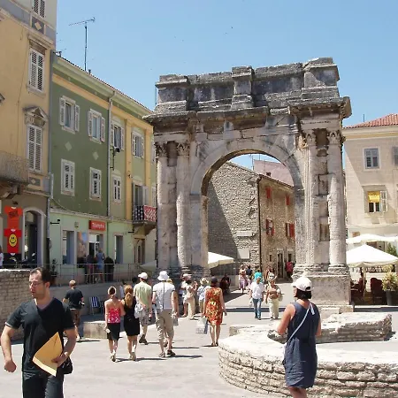 Smaila Πανσιόν 3*